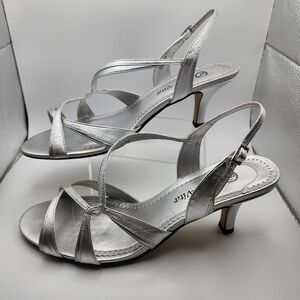 Bella Vita Wide Silver Metallic Strappy Sandals, 9WW